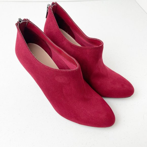 KELLY + KATIE Crimson Faux Suede Ankle Boots Size 6M - Picture 13 of 13